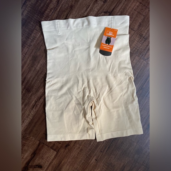 NEW HIGH WAISTED SHORT BODY SHAPER, XL/XXL - Picture 10 of 16